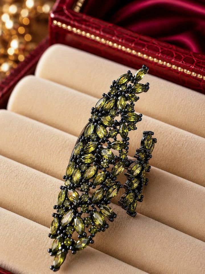 Classic Leaf Design Cz Ring
