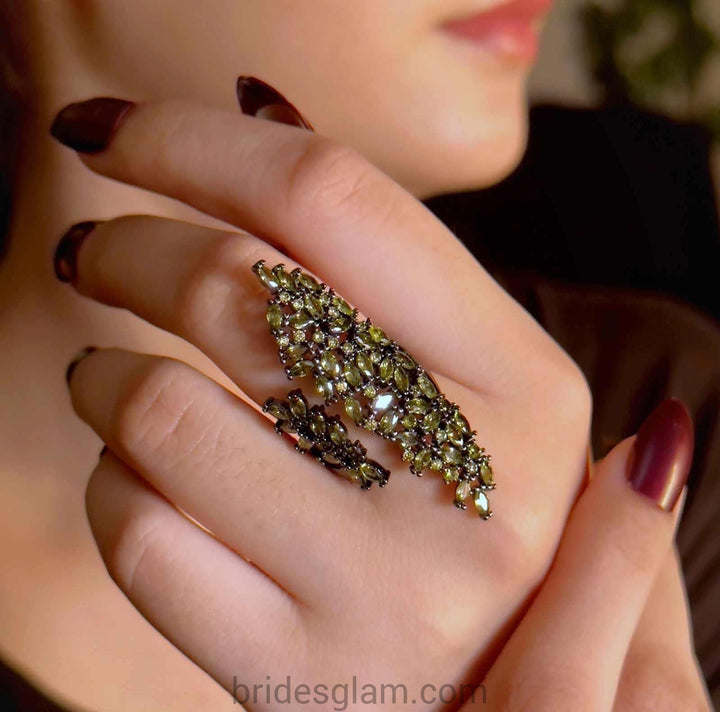 Classic Leaf Design Cz Ring